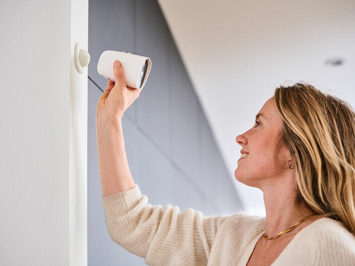 SikkertHjem Battery Camera White Install