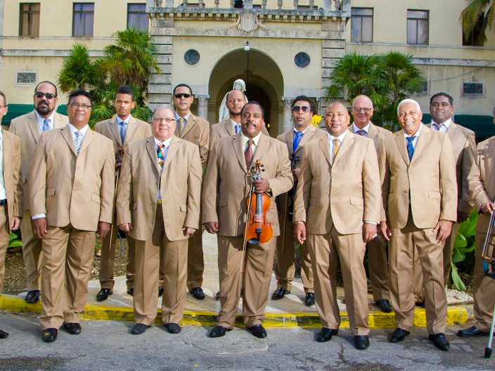 La Orquesta Aragón au complet, à l'hôtel Nacional (La Havane)