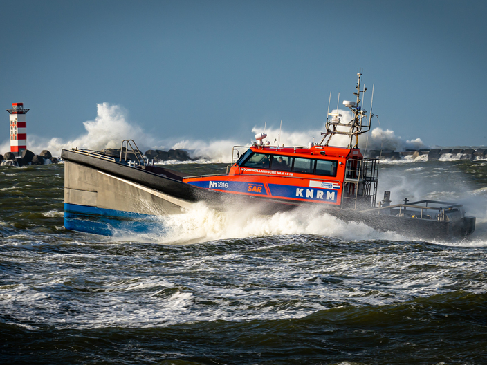 IJmuiden - reddingboot en klasse NH1816 - fotograaf Martijn Bustin