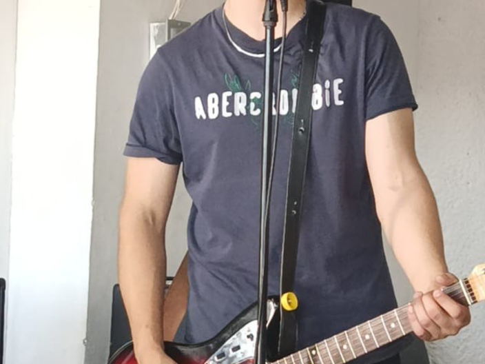 Emilio - Guitarrista Principal 